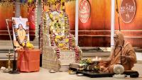 Shri Shiva Pujana by HH Swamiji; Picture courtesy Shri Jaikishan Kandlur